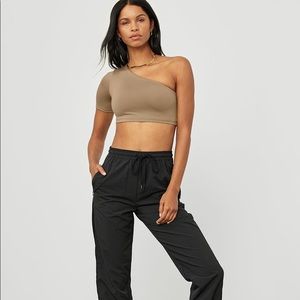 ALO AIRLIFT WAVE CROP SHORT SLEEVE IN GRAVEL